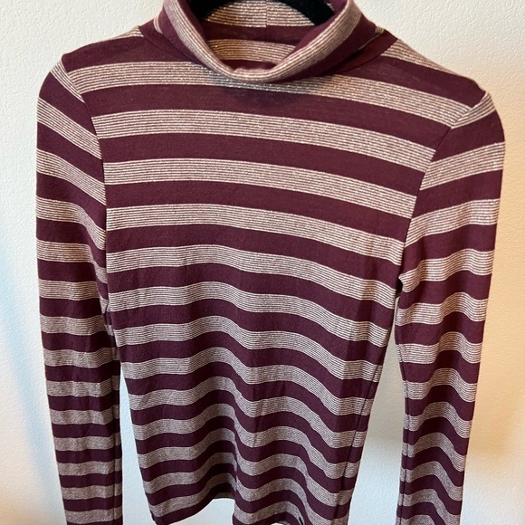 𝅺hollister Women’s Maroon and Gold Turtleneck Size XS - Picture 2 of 5